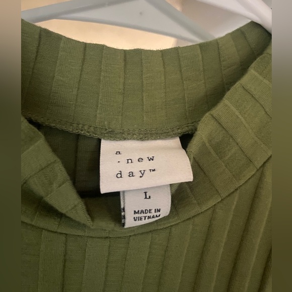 A New Day Green Top - Picture 2 of 3
